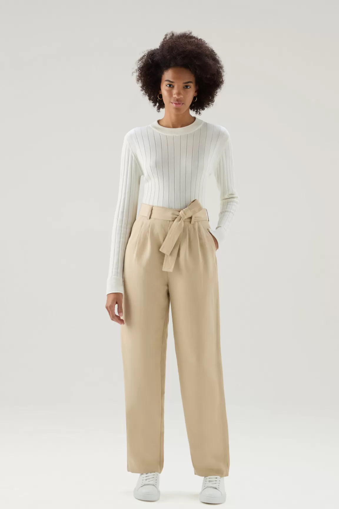 Donna Woolrich Pantaloni e pantaloncini>Pantaloni In Misto Lino Con Cintura In Tessuto